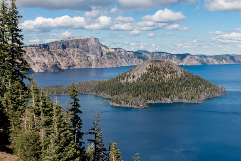 6 Tips For Visiting Crater Lake, Oregon + 14 Amazing Photos