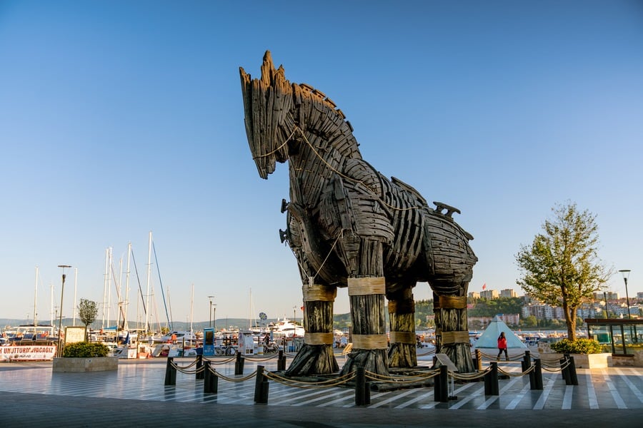 Gjithçka rreth qytetit Çanakkale, aty ku qëndron një model i kalit ...