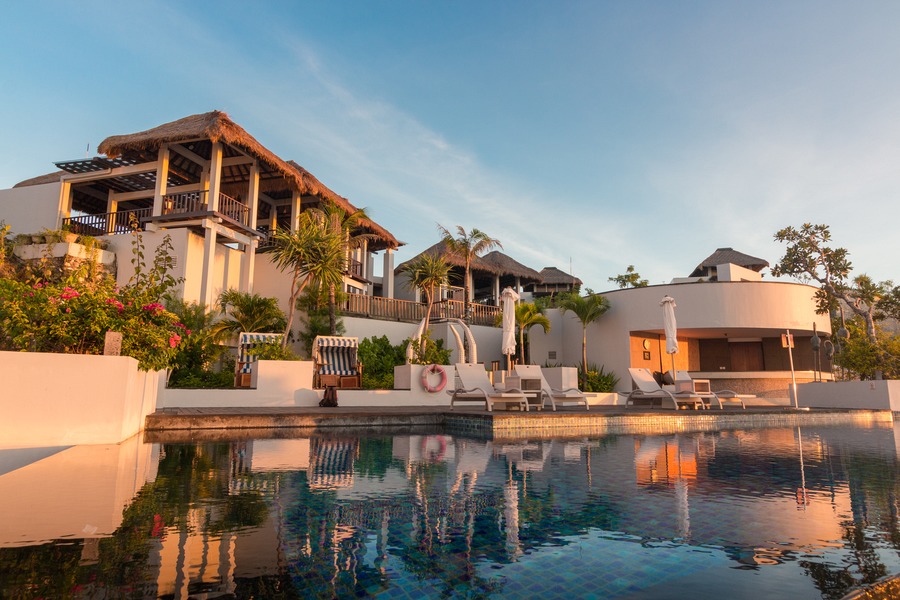 33 Stunning Photos Of Bali’s Most Beautiful Luxury Beachside Resort