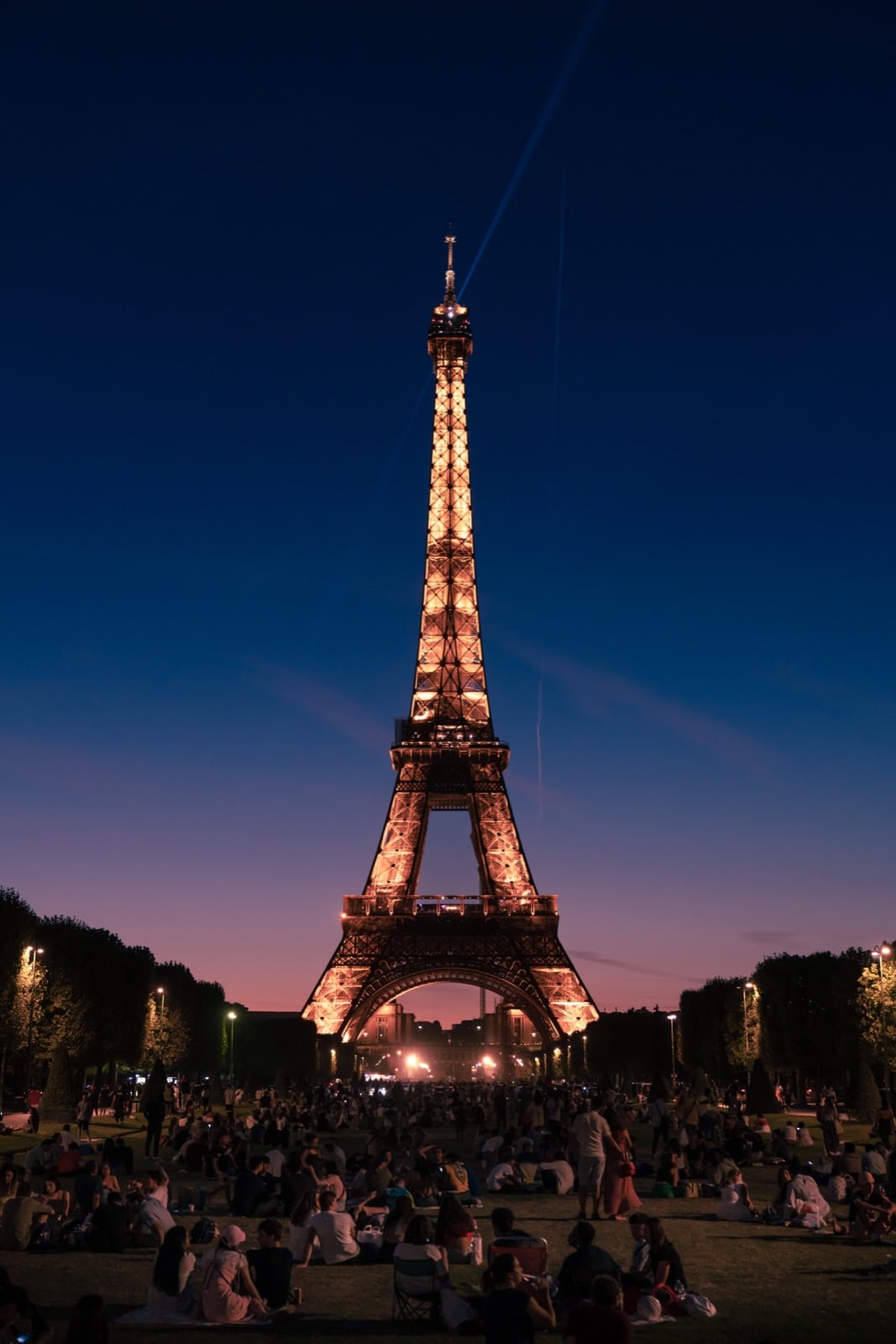 i want to visit paris in french