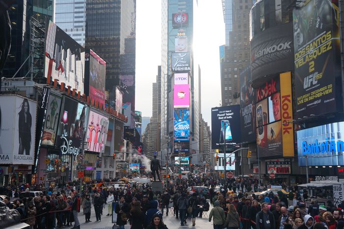 Playing Tourist In Nyc Times Square Rockefeller Plaza Empire State Building Statue Of Liberty More