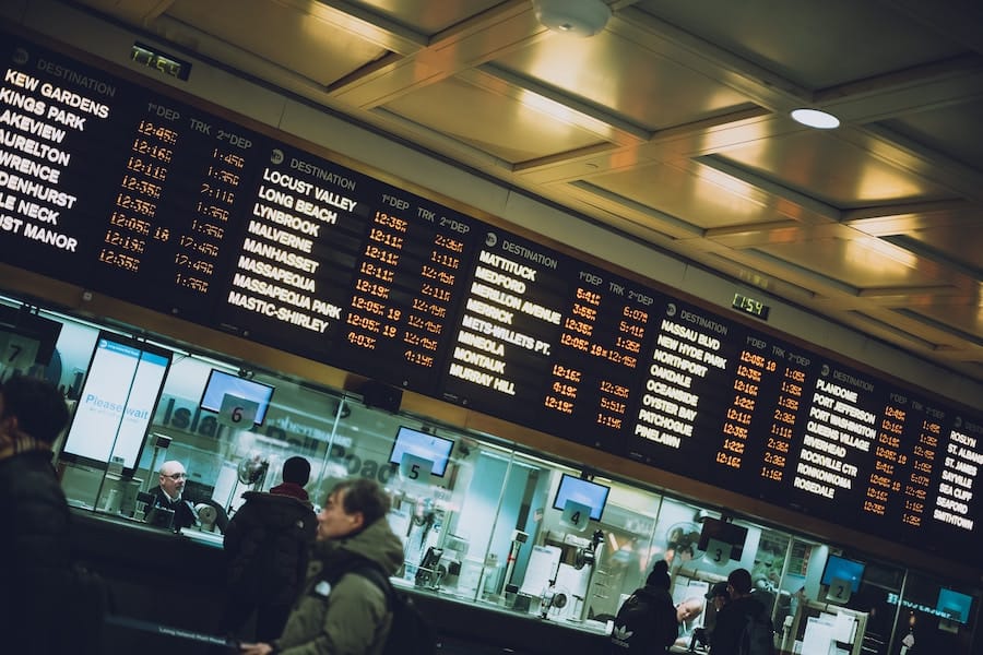 Flights have been delayed. Абу Даби аэропорт макдональдс. Аэропорт Анкара транзитная зона. Аэропорт Бали транзитная зона.