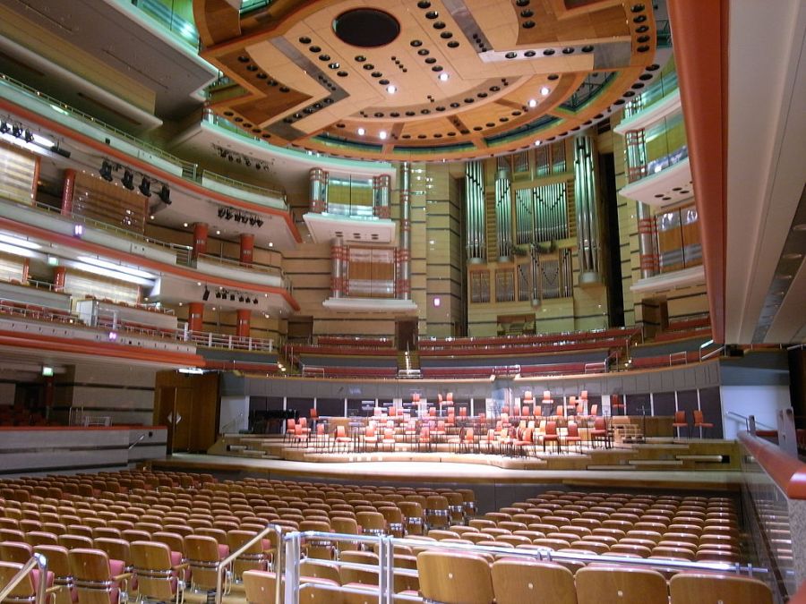 1024px-Symphony_Hall_Birmingham_interior.jpg