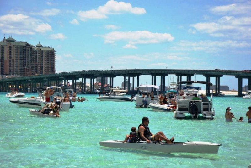 What is a Crab Island Excursion in Destin, Florida