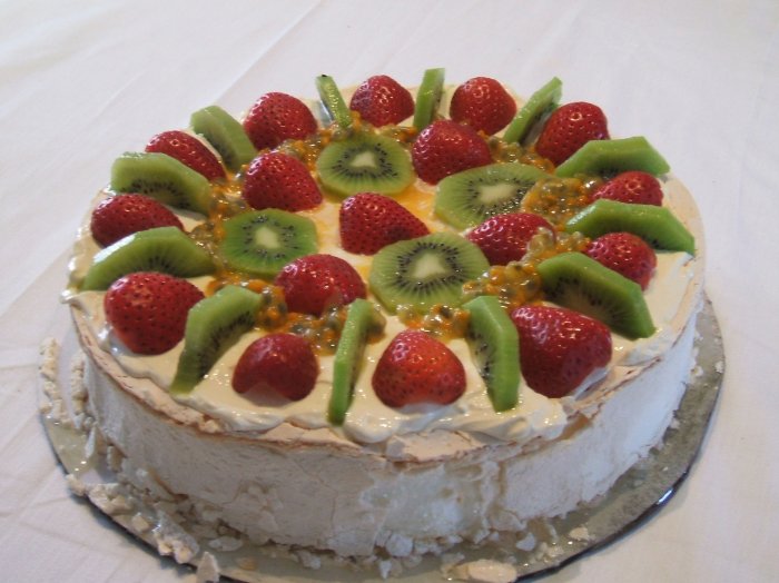 Pavlova_dessert.JPG