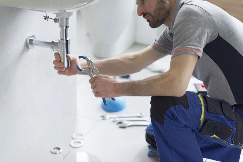Emergency Plumber vs Standard Plumber: Which Service Do You Need for Home Issues?