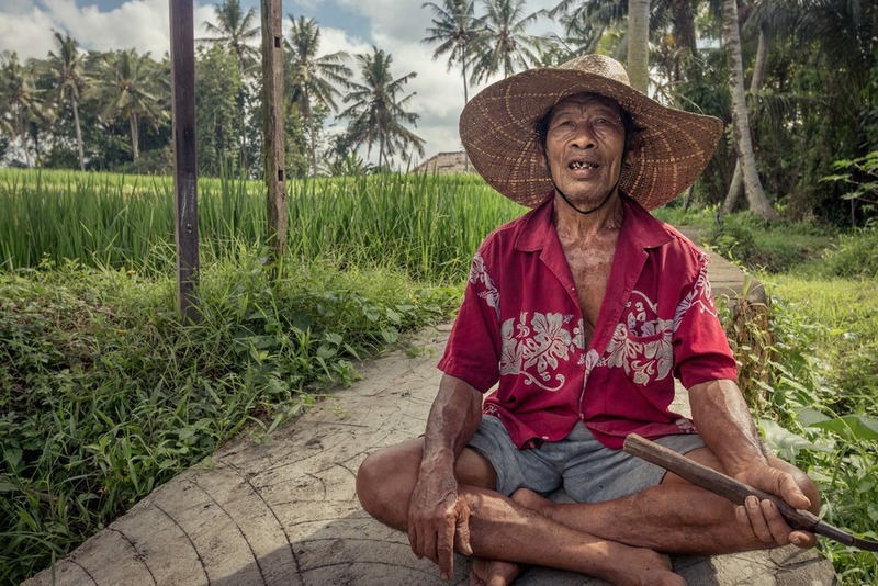 Unshakable Proof That Strangers Make Travel Better