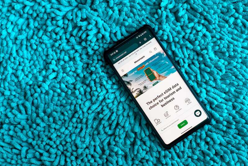Mossroam eSIM Review: Low Prices & Global Coverage Without the Frills