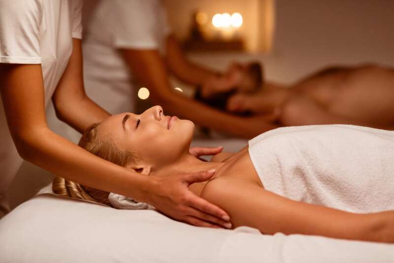 How Booking a Destin Fl Couples Massage Enhances Relationship Bonding