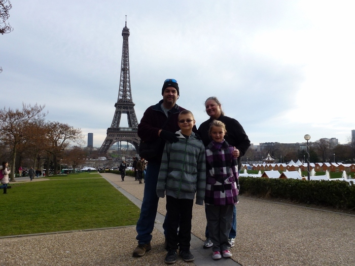 WagonersAbroad_spending_Christmas_in_Paris.jpg